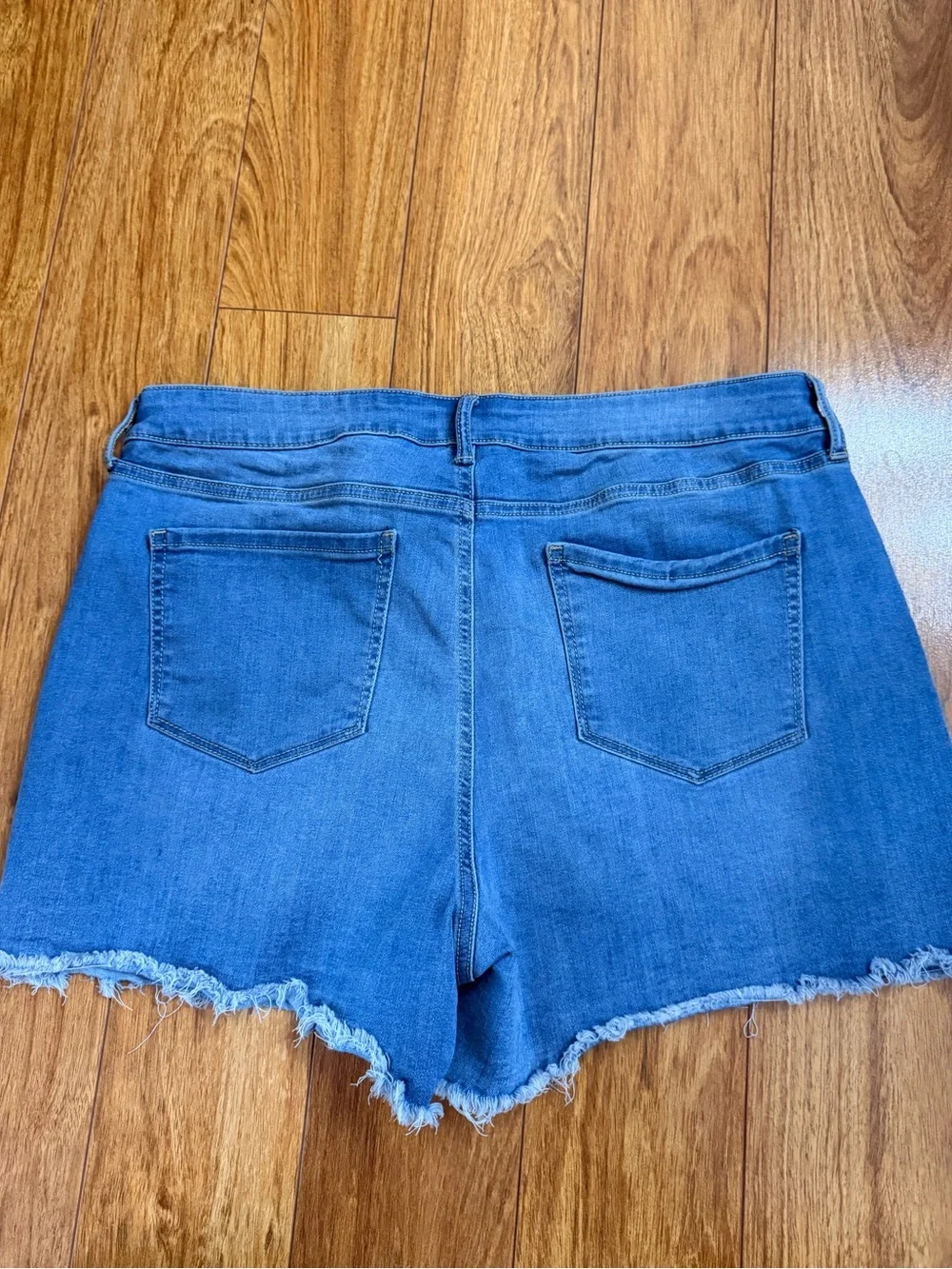 Nine West Medium Blue Denim Cutoff Shorts Size 16 - Picture 3 of 3